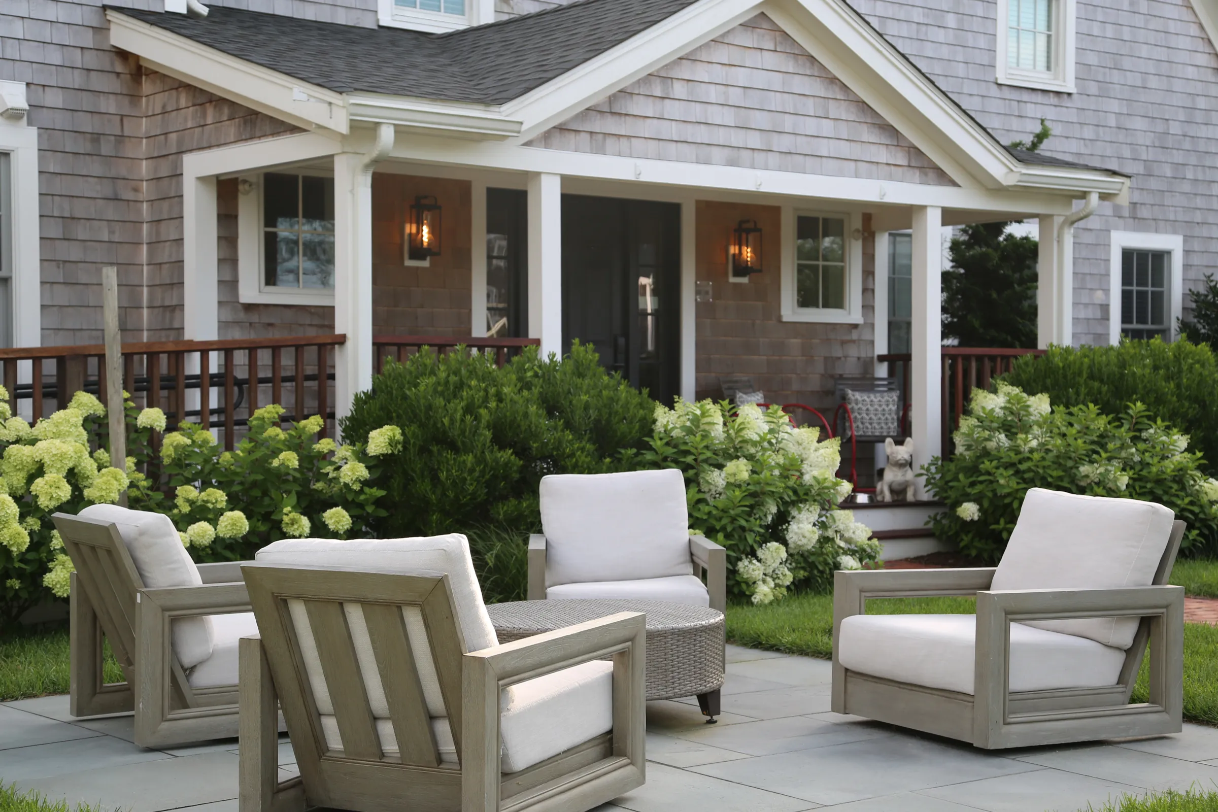 Exterior area at Franklin Hotel with cushioned chairs and garden view