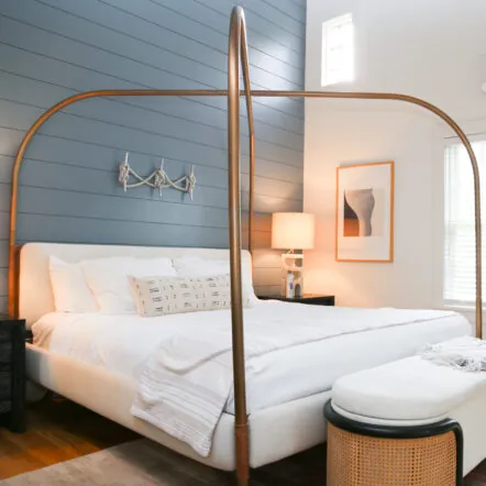 King Penthouse room at Franklin Hotel with canopy bed and soft lighting
